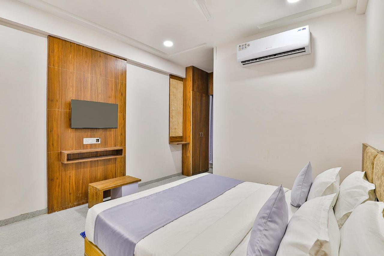 Fabhotel Parkland A Ahmedabad Eksteriør bilde