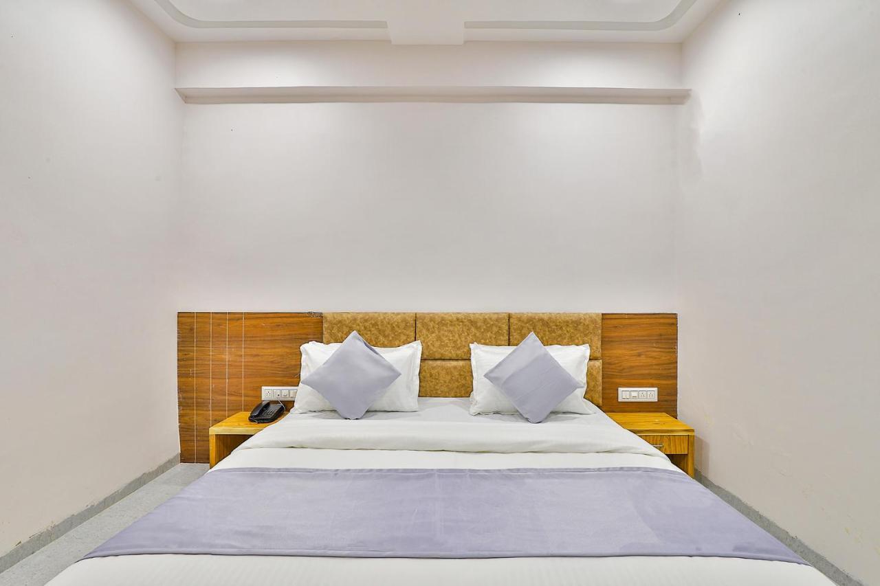 Fabhotel Parkland A Ahmedabad Eksteriør bilde