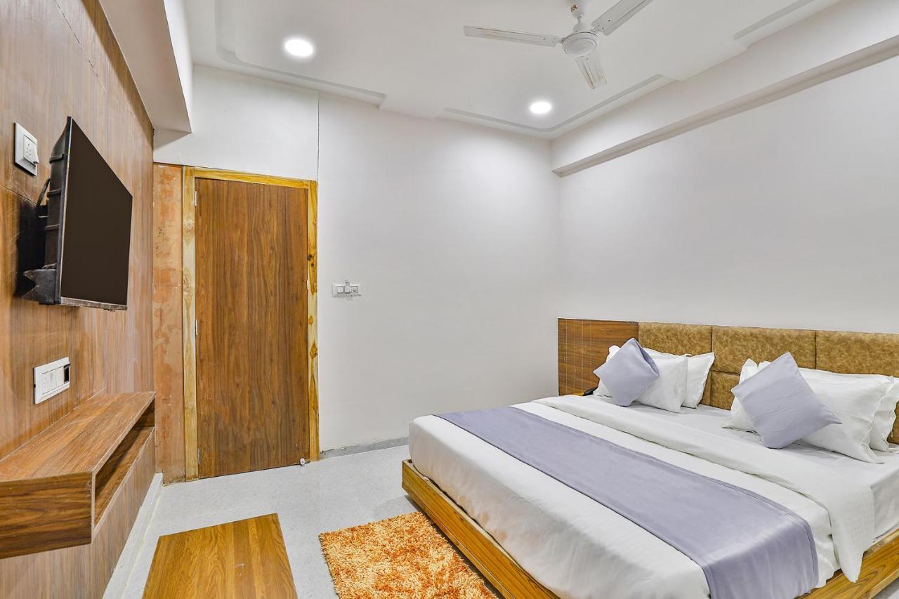 Fabhotel Parkland A Ahmedabad Eksteriør bilde