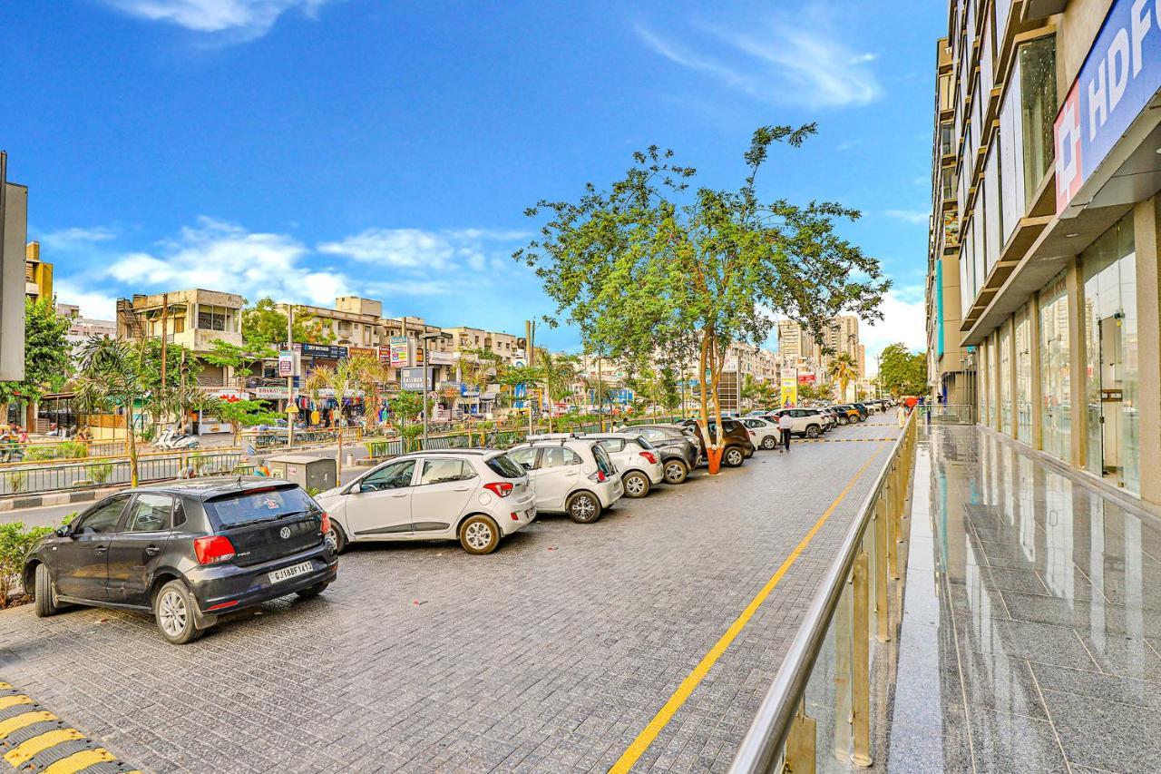 Fabhotel Parkland A Ahmedabad Eksteriør bilde