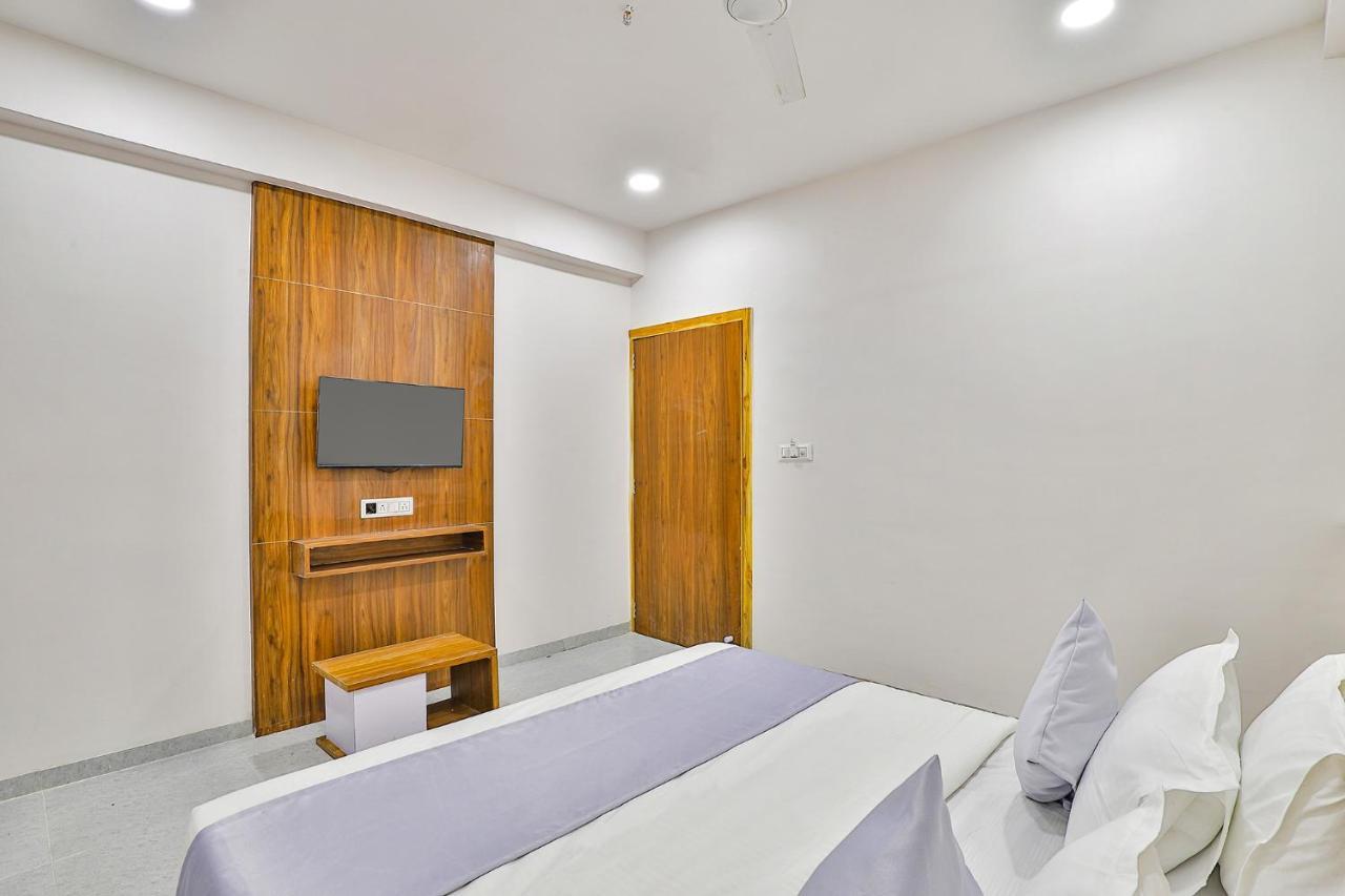 Fabhotel Parkland A Ahmedabad Eksteriør bilde