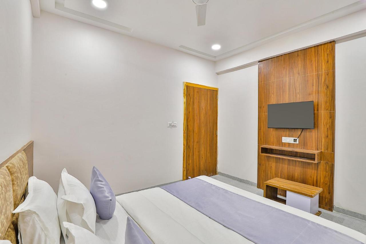 Fabhotel Parkland A Ahmedabad Eksteriør bilde