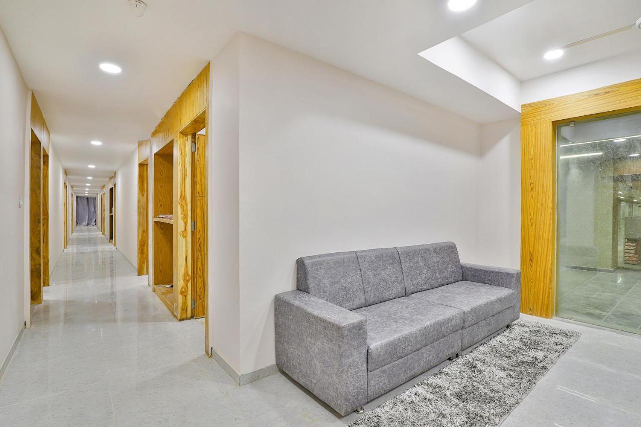 Fabhotel Parkland A Ahmedabad Eksteriør bilde